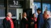 ARCHIVO - El Presidente de Venezuela, Nicolás Maduro, le da la mano a la Presidenta de la Corte Suprema de Justicia, Caryslia Rodríguez, en la Corte Suprema de Justicia, en Caracas, Venezuela, el 31 de julio de 2024. 