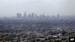 Smog from smokestacks, automobiles, and other sources of pollution, Los Angeles, April 2009 (file photo).