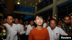 Nhà lãnh đạo dân chủ Aung San Suu Kyi đi thăm Thái Lan