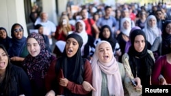 Islomni himoya qilib chiqqan talabalar. San-Diego davlat universiteti. Kaliforniya, 2015-yil noyabr