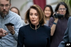 Demokratlar lideri, Vakillar palatasi spikeri Nensi Pelosi fikricha, Prezident Tramp asossiz qarorlar qilmoqda va buning uchun javob berishi kerak