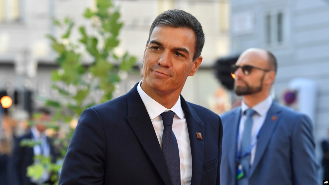 Spanish Prime Minister Pedro Sanchez arrives for an informal EU summit in Salzburg, Austria, Sept. 20, 2018.
