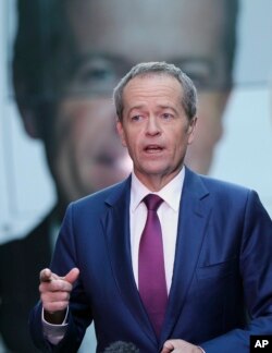 反对党工党领导人比尔·肖顿