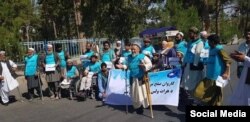 Kobulga qarab yo'lga chiqqan tinchlik marshi ishtirokchilari