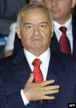 “Menimcha prezidentimiz televideniyedagi barcha jinoyatlar xususida xabar topsa, o’sha korchalonlarning oyog’idan tortib yerga tushirib qo’yishiga ishonamiz. Umuman adolat tantana qilishiga ishonamiz”,- deydi Saodat Omonova.