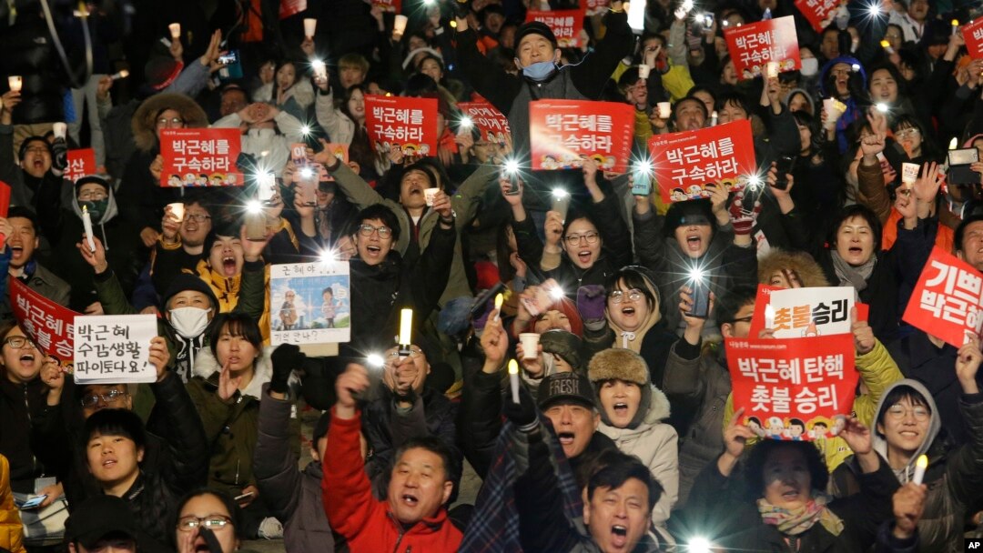Protesters shout slogans during a rally calling for impeached President Park Geun-hye's arrest in Seoul, South Korea, March 10, 2017. The signs read "Park Geun-hye's arrest." (AP Photo/Ahn Young-joon)