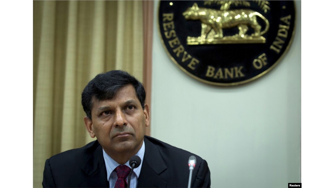 Reserve Bank of India (RBI) Governor Raghuram Rajan listens to a question at a news conference after the bi-monthly monetary policy review in Mumbai, India, June 2, 2015.