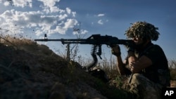 За словами міністра, щоб бути в просторі миру, треба сьогодні підтримувати Україну. Фото для ілюстрації: український військовий на фронті в Донецькій області, серпень 2023 року