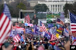 6-yanvar, 2021: Prezident Donald Tramp Vashingtonda Oq oldida tarafdorlari bilan