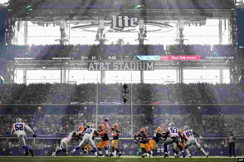 Aaron Rodgers #12 of the Green Bay Packers looks for an open receiver in the third quarter against the Dallas Cowboys at AT&T Stadium in Arlington, Texas, Oct. 8, 2017.