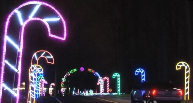 Huge Display of Lights Brings Out Christmas Spirit in US