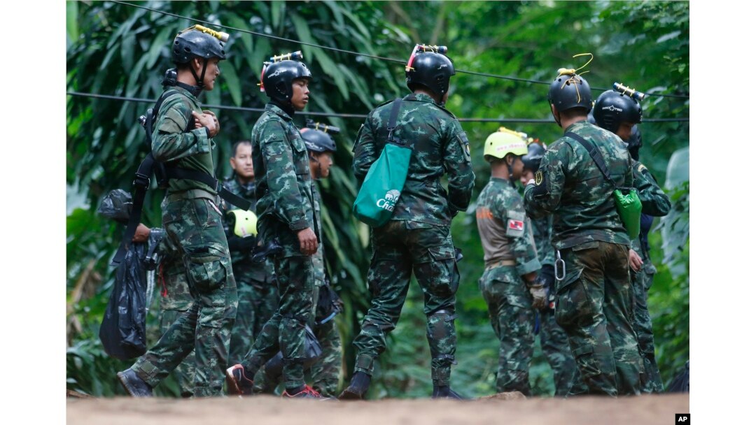 Thai rescuers prepare to enter the cave where 12 boys and their soccer coach have been trapped since June 23, in Mae Sai, Chiang Rai province, in northern Thailand, July 6, 2018. Thai authorities are racing to pump out water from the flooded cave before more rains are forecast to hit the northern region.