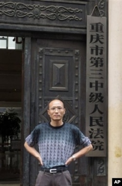 方洪近照