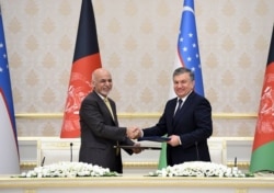 O'zbekiston va Afg'oniston rahbarlari o'tgan to'rt yildan beri yaqin aloqada, deydi rasmiylar. Surat 2017-yilning 5-dekabrida olingan. Toshkentdagi muzokaralar ketidan.