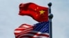 美中两国贸易官员2019年在上海会谈之前外滩上飘扬的两国国旗（路透社2019年7月30日）