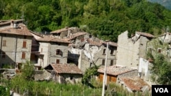 Arquata del Tronto - many of the region's young see little future in an area which had diminished job opportunities even before last year’s quake. (J. Dettmer/VOA)