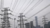 北京商業中心區旁的輸電塔。 （2021年9月28日）