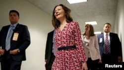 被提名为中央情报局局长的吉娜·哈斯佩尔2018年5月7日抵达华盛顿的国会山，准备会见参议员。