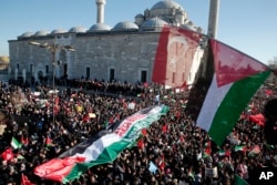 Turkiyaning Istanbul shahrida juma namozidan so'ng AQSh va Isroilga qarshi o'tkazilgan namoyishlar, 8-debakr, 2017-yil.