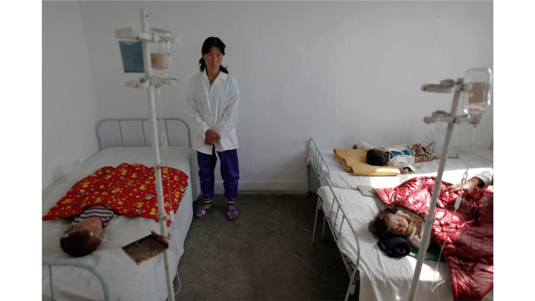 지난 2011년 10월 북한 황해남도 해주의 한 병원에 어린이들이 영양실조로 입원해 있다. (자료사진)