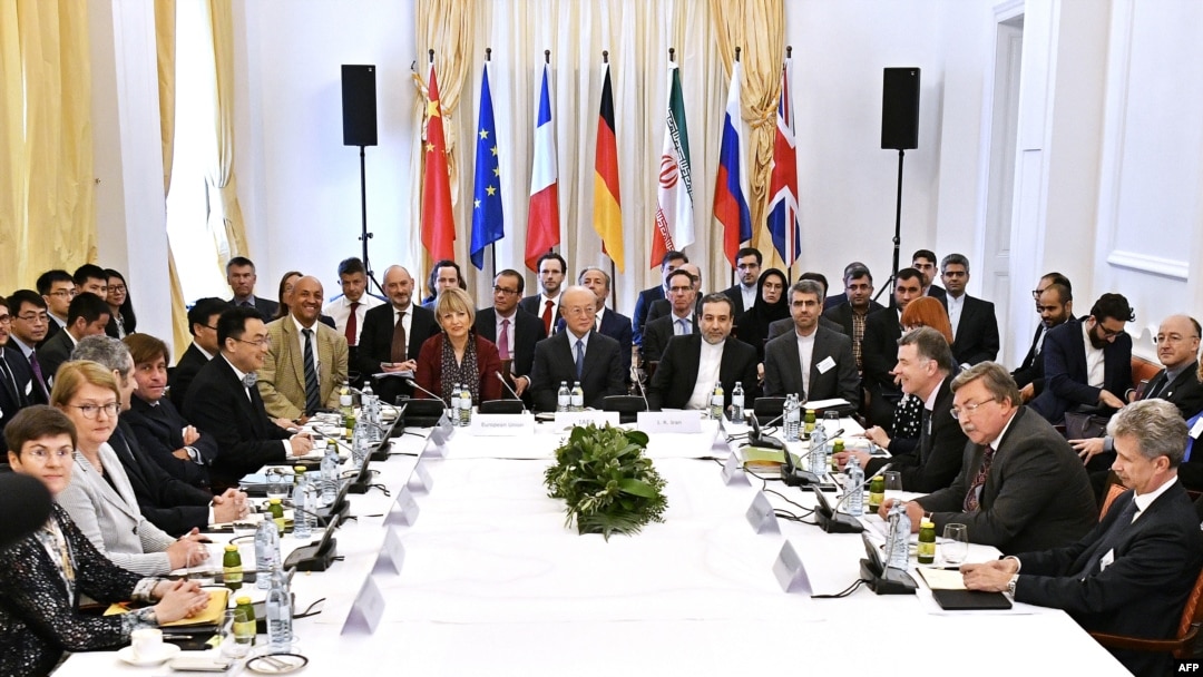 지난 2018년 5월 헬가 슈미트 EU 대외관계청(EEAS) 사무총장(왼쪽부터), 아마노 유키야 국제원자력기구(IAEA) 사무총장, 압바스 아라치 이란 외무차관이 오스트리아 빈에서 열린 포괄적 공동 행동 계획(JCPOA) 특별회의에 참석하고 있다. 