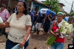 Friends and family carry the coffin with the body of Jose Esteban Sevilla Medina, who died after he was shot in the chest at a barricade during an attack by the police and paramilitary forces, in the Monimbo neighborhood of Masaya, Nicaragua, July 16, 201