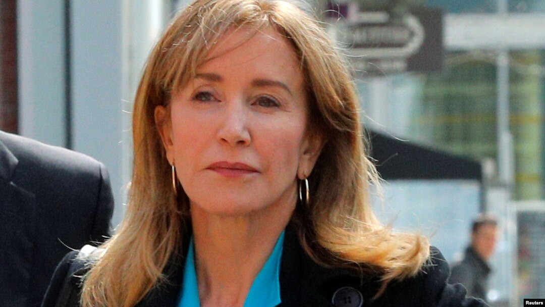 Actor Felicity Huffman, facing charges in a nationwide college admissions cheating scheme, enters federal court in Boston, Massachusetts, April 3, 2019.