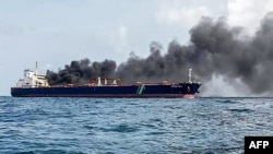O navio Hafnia Nile após colidir com o petroleiro registado em São Tomé Ceres I
