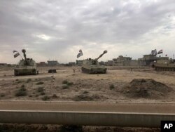 Kirkuk janubida joylashgan Iroq tanklari, 13-oktabr, 2017-yil.