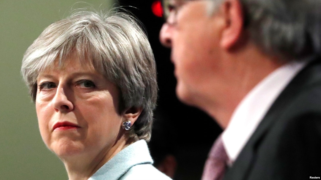 Britain's Prime Minister Theresa May and European Commission President Jean-Claude Juncker hold a news conference at the EC headquarters in Brussels, Dec. 8, 2017.