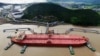 2017年5月16日，中国浙江省宁波市舟山港原油码头的油轮。