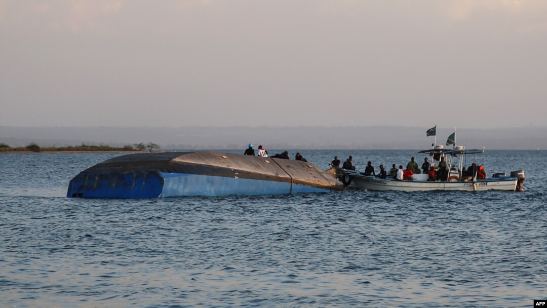Shughuli za uchunguzi zikiendelea katika eneo la ajali ambako Ferri - MV Nyerere ilizama.