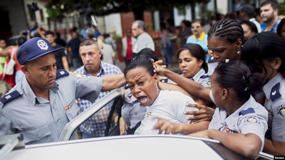 Cuban security personnel detain a member of the Ladies in White dissident group during a protest on International Human Rights Day, Havana, Dec.10, 2015.