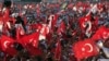 Turkiya siyosiy isyondan bir yil o'tib... 
