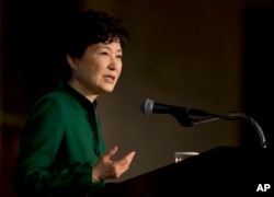 Prezident Pak Amerika Tijorat palatasi va AQSh-Koreya biznes kengashida so'zlayapti. 15-oktabr, 2015.