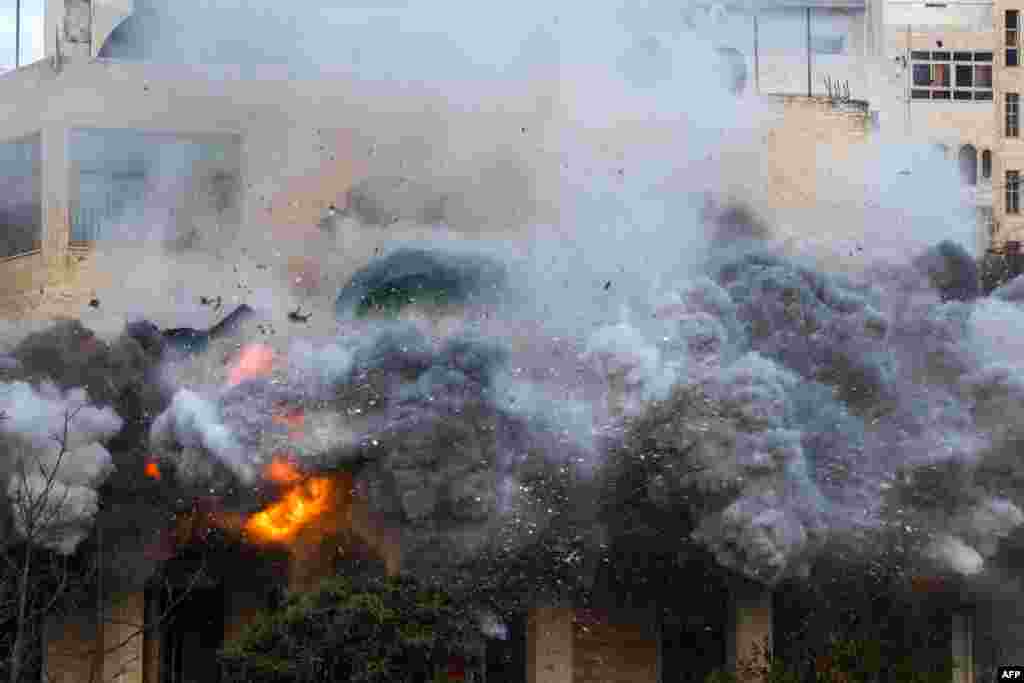 The house of a Palestinian man accused of an attack against Israelis in October 2024 in Jaffa, is blown up by Israeli security forces in Hebron, in the occupied west Bank. Isroilliklarga qarshi hujum uyushtirganlikda ayblangan falastinlikning uyi Isroil xavfsizlik kuchlari tomonidan portlatildi