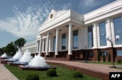 Prezident Karimov fikricha davlat rahbari o'z vazifasi o'tay olmay qolgan taqdirda uning vakolatlari Senat raisiga topshirilishi kerak