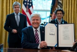 Prezident Tramp 24-aprelda imzo chekkan qonunga ko'ra, Amerika kichik bizneslariga qariyb 500 milliard dollarlik yordam berilmoqda