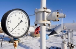 Фото: лічильник газу показує низький тиск, Боярка, січень 2009 року.