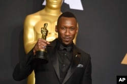 “Oy nuri”da o’ynagan musulmon aktyor Mahershala Ali “Eng yaxshi ikkinchi darajali erkak aktyor” nominatsiyasi g’olibi bo’ldi.