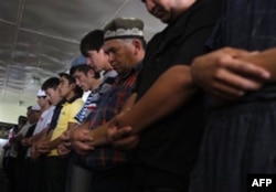Qirg’izistonda islom ahlining boshqa din vakillari bilan munosabati qanday?