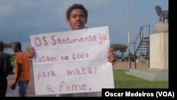Manifestante mostra as suas razões