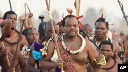  King Mswati III (frente) 