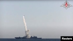 Гіперзвукова ракета «Циркон» заявлена Росією як новітнє озброєння, якому «аналогів немає». Архівне фото Міністерства оборони Росії, 2019 року. Запуск ракеті "Циркон". 