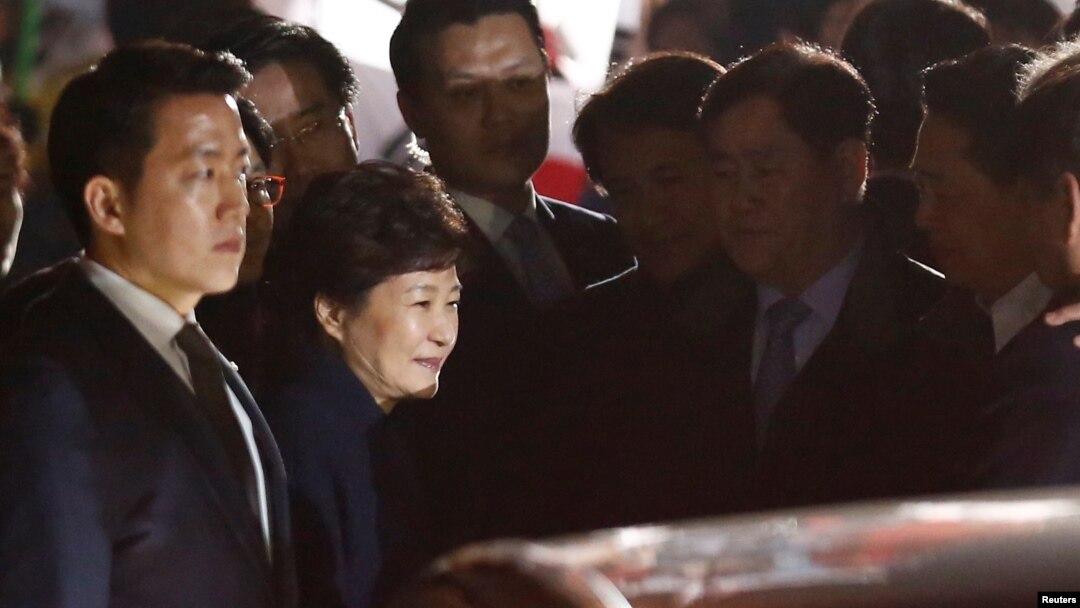 South Korea's ousted leader Park Geun-hye greets her supporters as she arrives at her private home in Seoul, South Korea, March 12, 2017. 