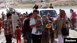 Islomiy jangarilar hujumidan Sinjar tog'lariga qochib ketgan yazidiylar Iroqqa qaytmoqda, 10-avgust, 2014-yil.