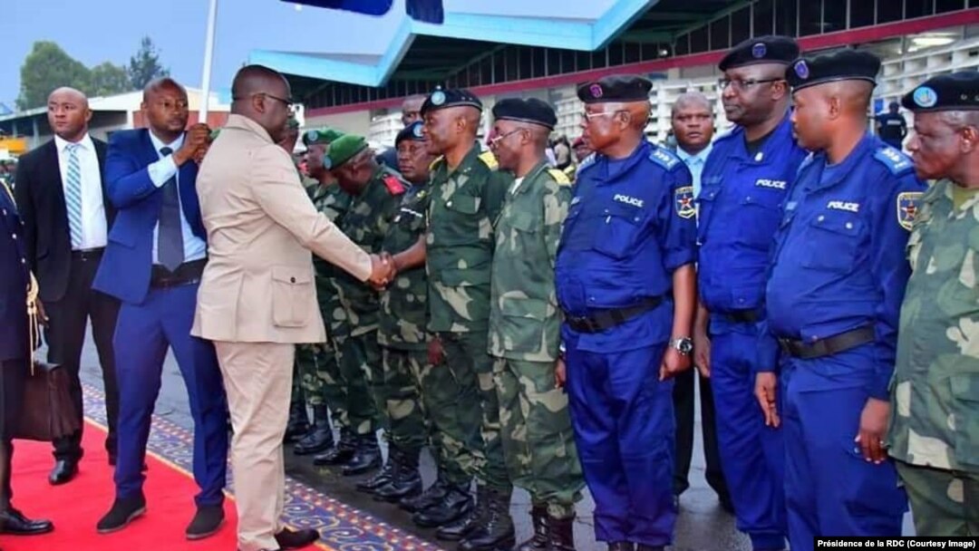 Président Félix Tshisekedi azali kopesa bakonzi ya mampinga mbote na libanda ya mpepo ya Goma, na Nord-Kivu, le 14 avril 2019. (Facebook/Pr♪0sidence de la RDC)