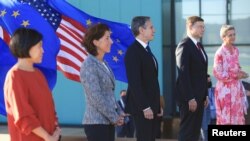 美国国务卿布林肯（中）在匹兹堡主持美国和欧盟的贸易和技术会谈（2021年9月29日）。
