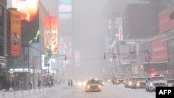 Quảng trường Times Square ở New York trong trận bão tuyết đầu năm ngoái. 