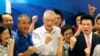 台湾前副总统吴敦义（中）及其支持者在吴敦义当选国民党主席后（2017年5月20日）